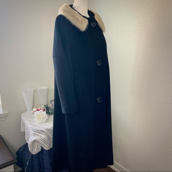 Vintage 60’s Long Coat, Real Fur Collar, Sz M - Picture 2 of 16